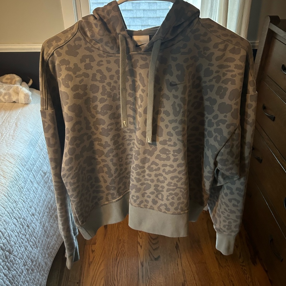 Nike Cropped cheetah print hoodie